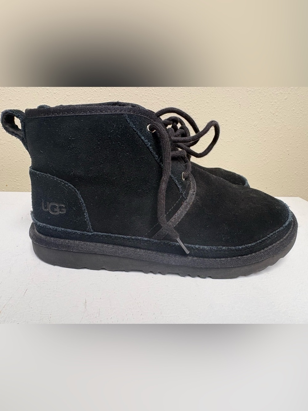 Neumal UGGS Kids 6/ women’s 8 black